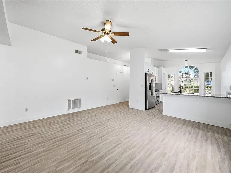 7151 Edgewater Shores Ct — Photo 4
