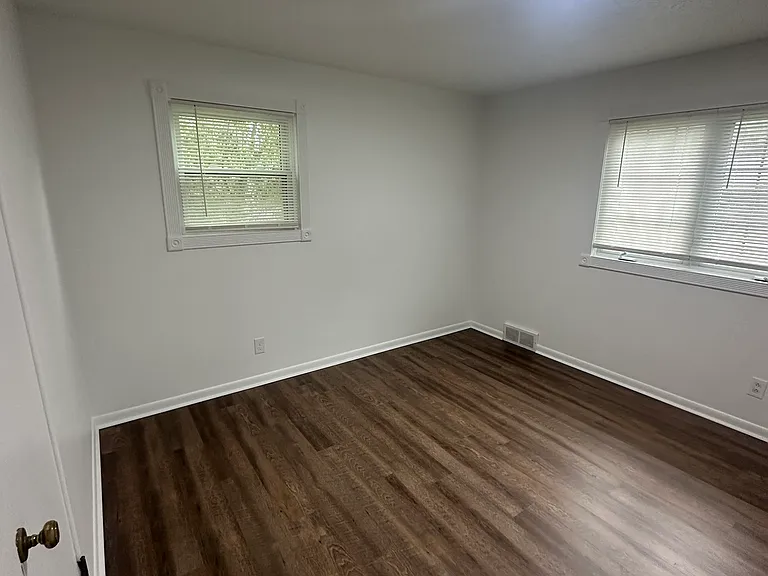 726 Rodney St — Photo 7