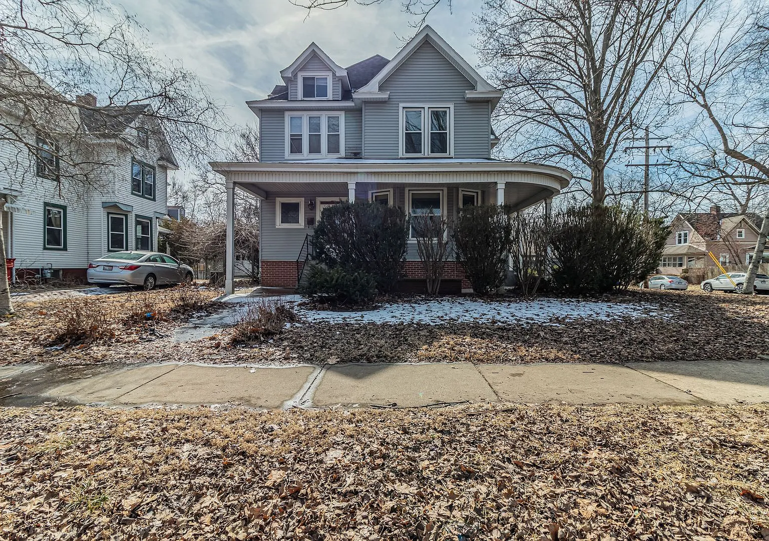 5 bedroom, 2 bath home, close to U of I, MTD lines, local shopping & dining!! - Available August ... — Photo 1