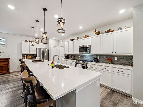 5th image of 15031 183rd Avenue E