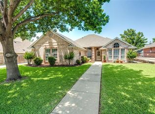 328 Montreal Dr, Hurst, TX 76054