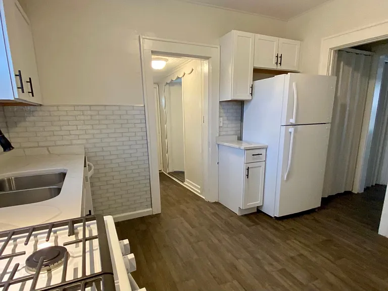 291 S McHenry Ave — Photo 5