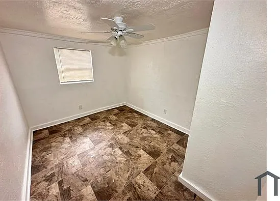 2405 Franklin St — Photo 4