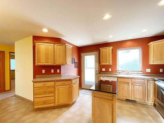 3rd image of 1334 S Park Ave