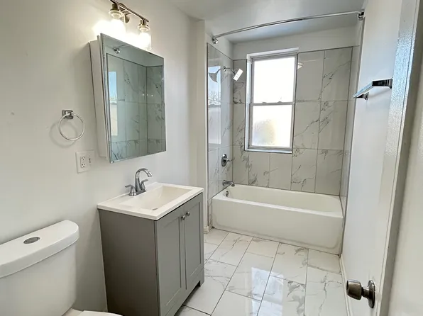 704 W Garfield Blvd #3, Chicago, IL 60609