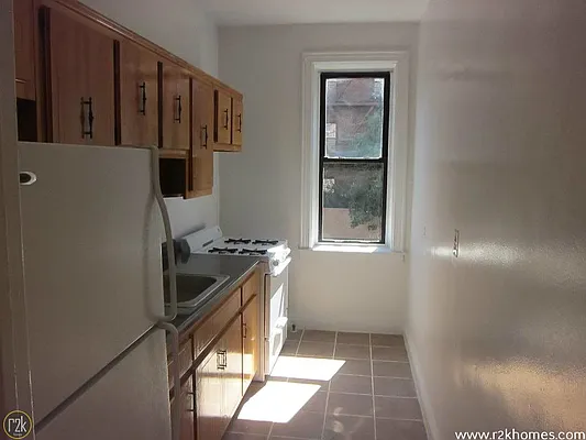 Rented by Realty 2000 Corp | media 4