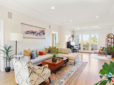 13829 Valley Vista Blvd, Sherman Oaks, CA, 91423