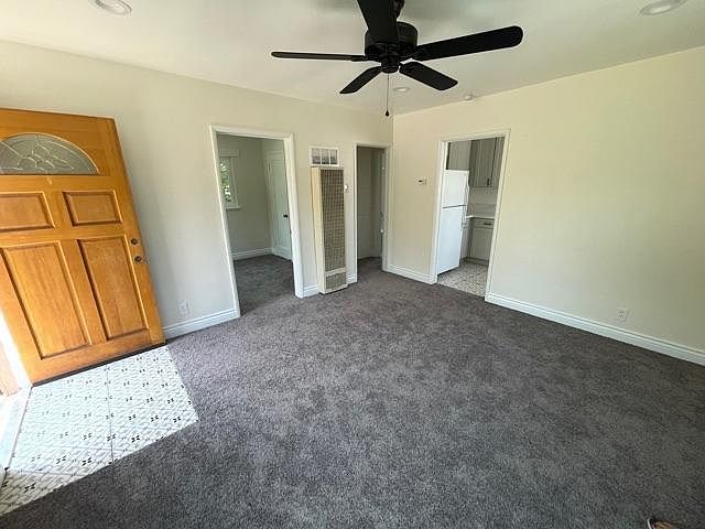 1st image of 109 S Grand Oaks Ave
