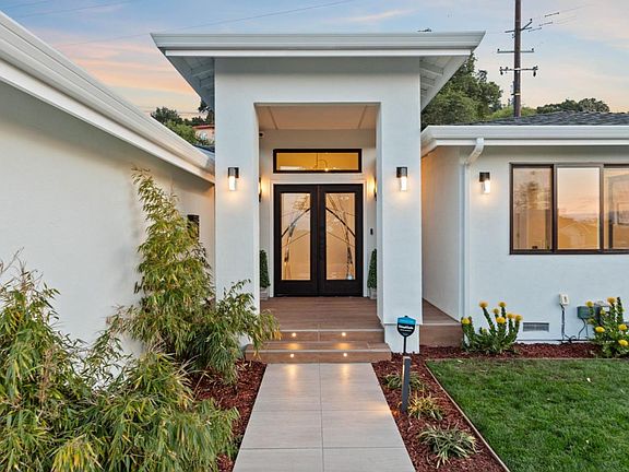 3rd image of 11147 Linda Vista Dr