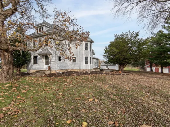130 North Dousman ROAD, Oconomowoc, WI 53066