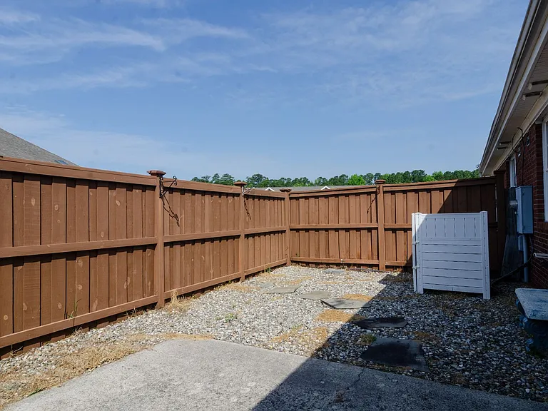 204 Hilliard Ct — Photo 23