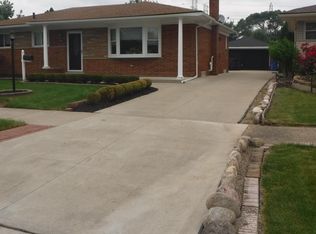 26666 Roan Ave, Warren, MI 48089