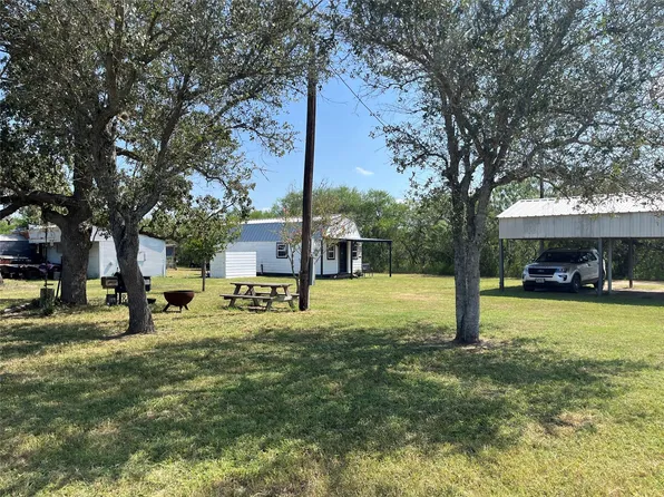 796 Shelly Rd, Goliad, TX 77963