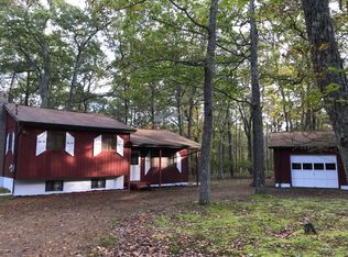 168 Lake Forest Dr, Dingmans Ferry, PA 18328