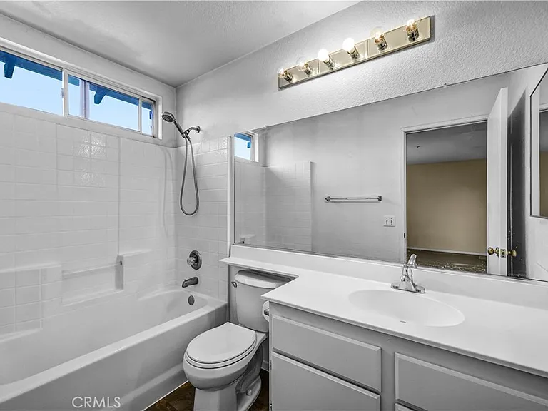 465 E Afton Ln — Photo 17