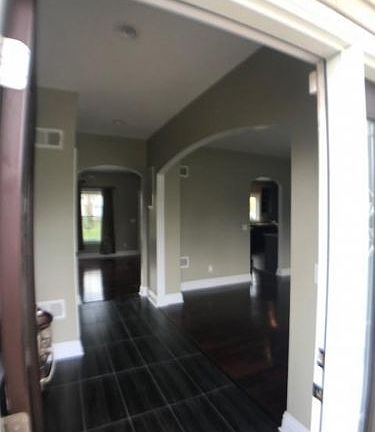 4th image of 10 Buckingham Cir