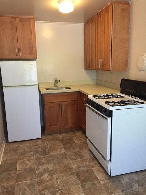 2nd image of 1400 El Camino Real APT 5