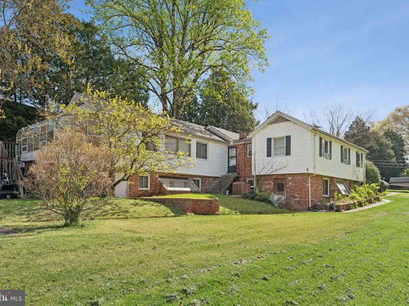 3106 Juniper Ln, Falls Church, VA 22044