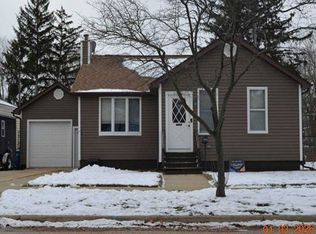 532 S 1st St, Dundee, IL 60118