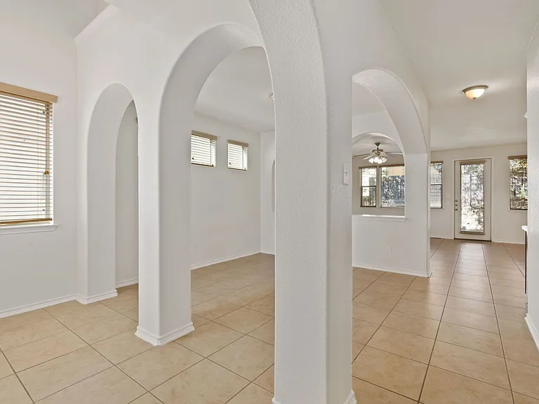 4219 Woodbridge Way — Photo 4