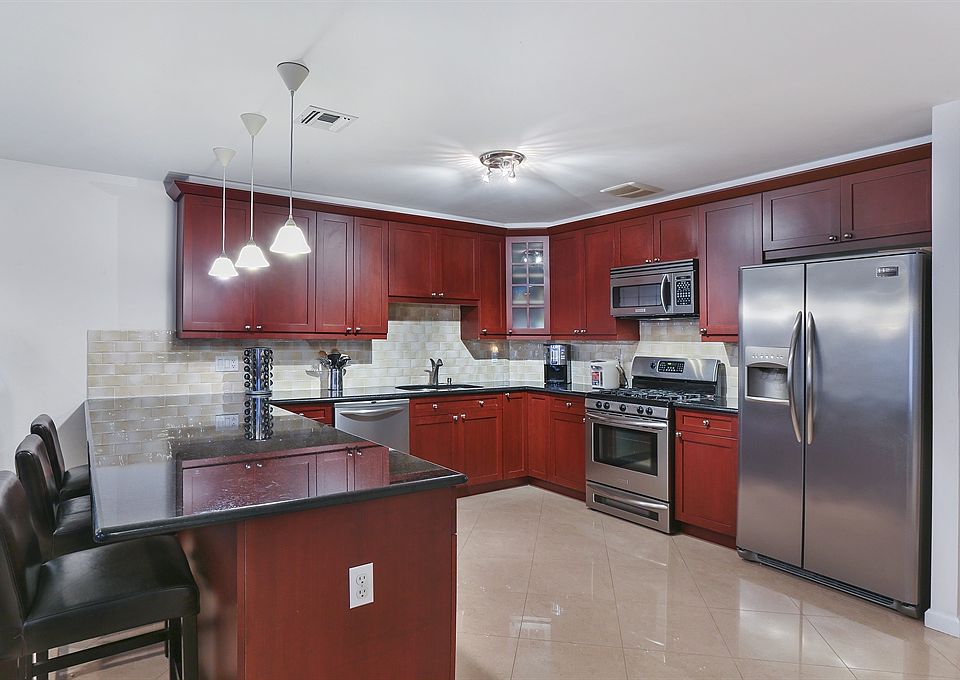 2nd image of 1518 10th Ave