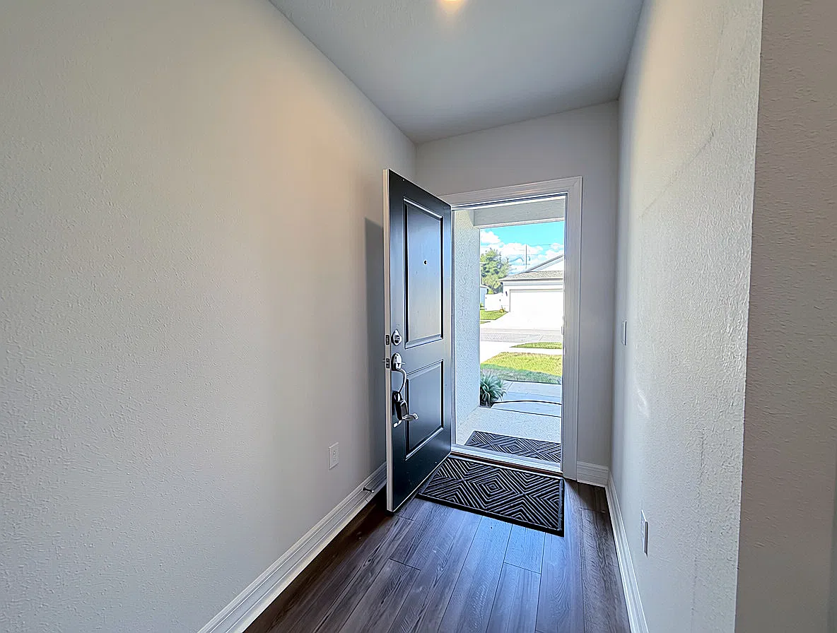 4 bed, 1828 sqft, $2,100 — Photo 3