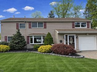 7 Stuart St, Waldwick, NJ 07463