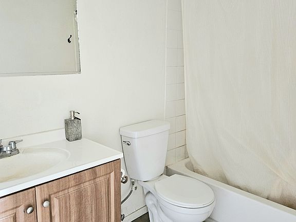 5th image of 1222 E 6th St APT 10