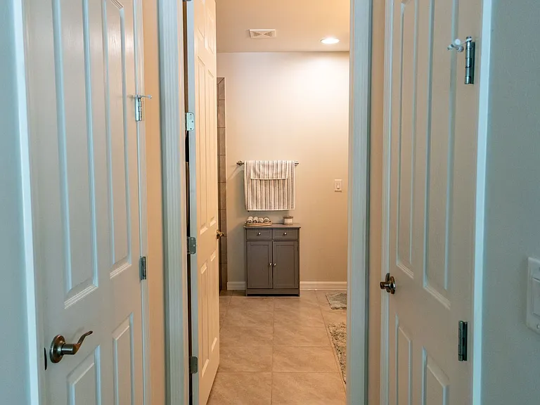 14888 Edgewater Cir — Photo 29