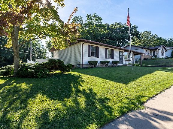 3rd image of 2405 Maryville Dr