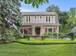 1260 Yorkshire Rd, Birmingham, MI 48009