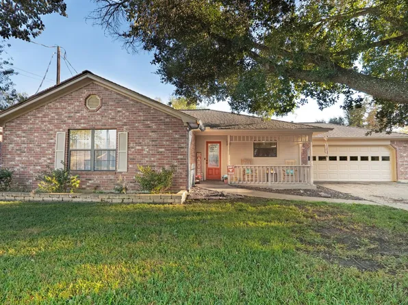 106 N Hills Cir, Franklin, TX 77856