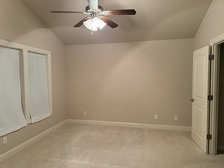 2288 Hollywood Dr NE — Photo 13