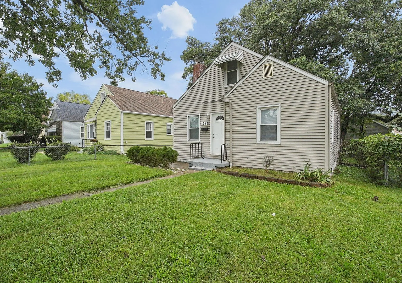 **Fully Renovated 3-Bedroom Home with Hardwood Floors & Basement Available Now — Photo 2