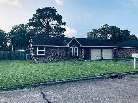 2nd image of 604 S Heather Ln
