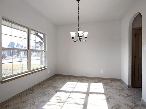 3rd image of 1807 Silver Oaks Dr