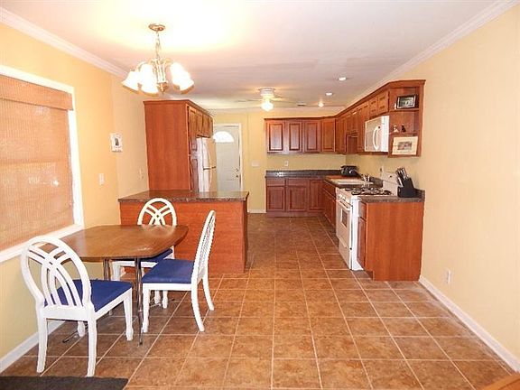 3rd image of 707 Cedar Ct