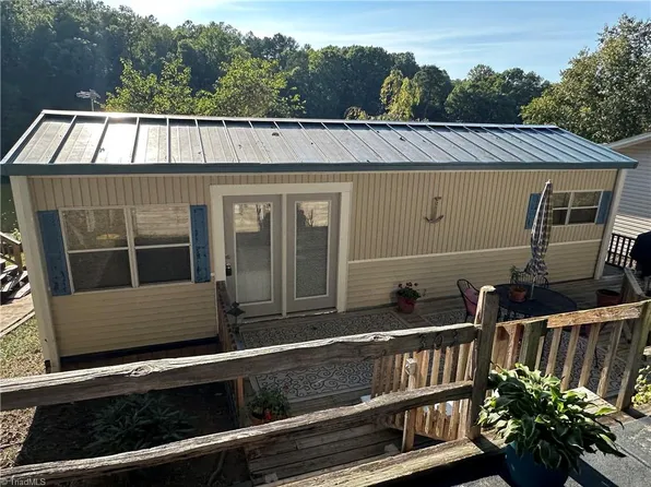 135 Clubhouse Drive Ext, New London, NC 28127