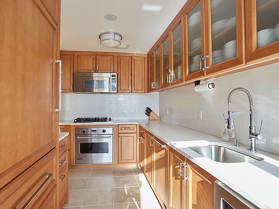 3rd image of 205 E 85th St APT 16L
