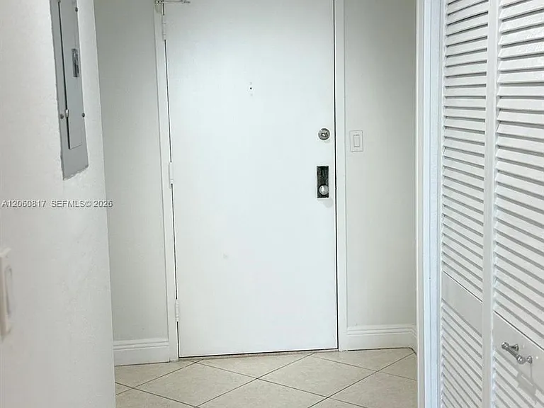 2625 Collins Ave #810 — Photo 31