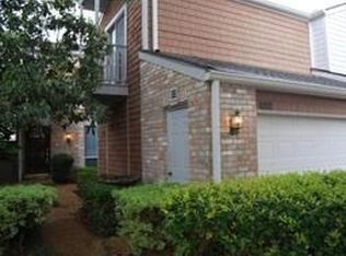 1132 Fountain View Dr, Houston, TX 77057