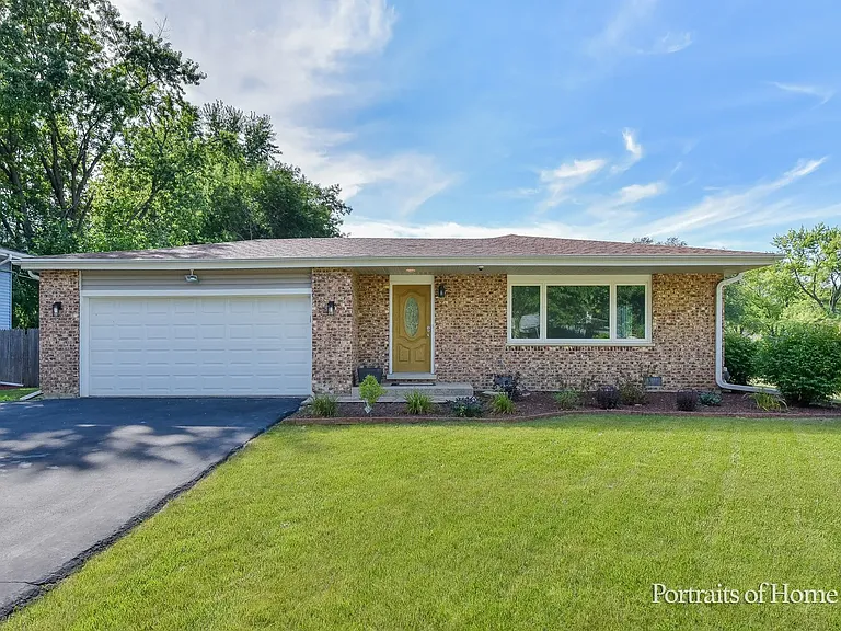 5S480 Campbell Dr — Photo 1