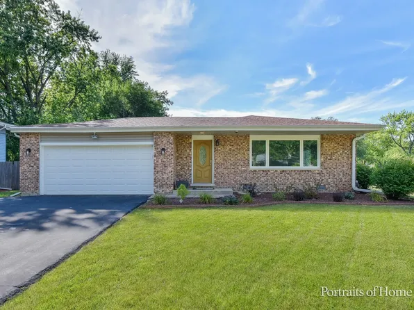 5S480 Campbell Dr, Naperville, IL 60563