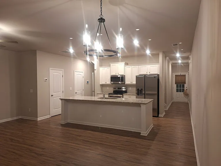 220 Turner Ln — Photo 8