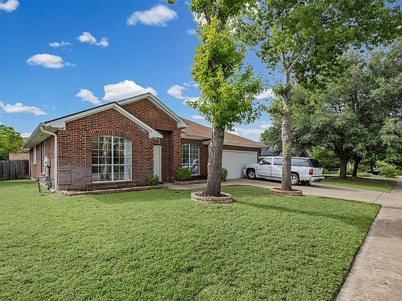 4th image of 801 Brown Dr