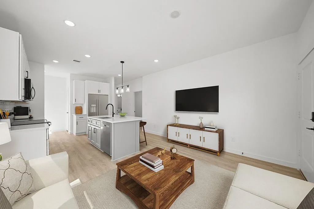 3 bed, 1304 sqft, $1,975 — Photo 4