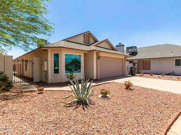 3rd image of 1909 E Villa Theresa Dr