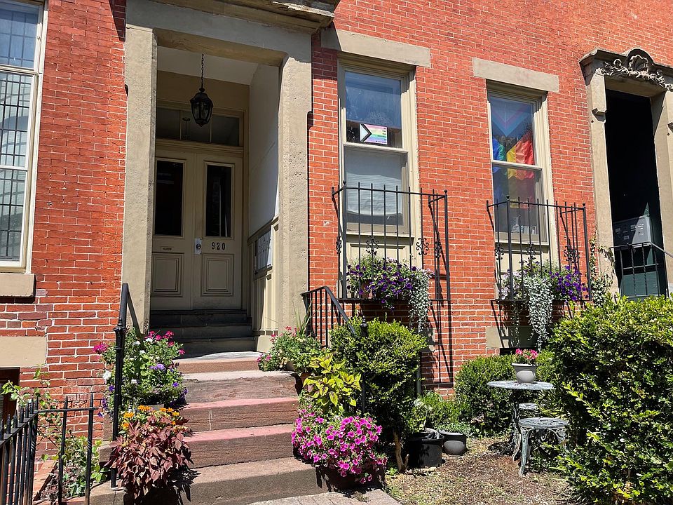 Well maintained quiet building