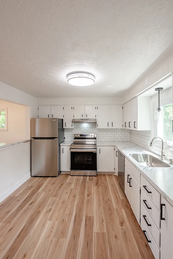 200 Cooper Rd — Photo 4