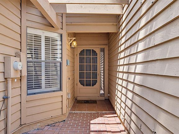 3rd image of 285 SHRIKE COURT
